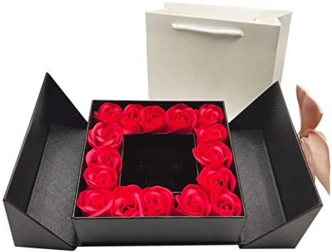 Hộp quà tặng hình bông hoa hồng đại diện cho vẻ đẹp kiêu sa của người phụ nữ