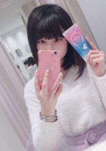 Marketing kiểu Nhật In ngược bao bì trên tuýp kem chống nắng để chị em selfie cho tiện