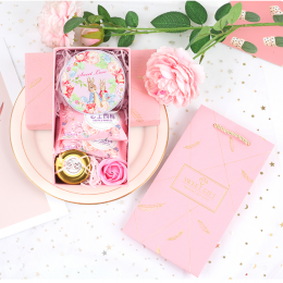 Với tôi, mỗi chiếc hộp đựng quà tặng đều có giá trị rất riêng