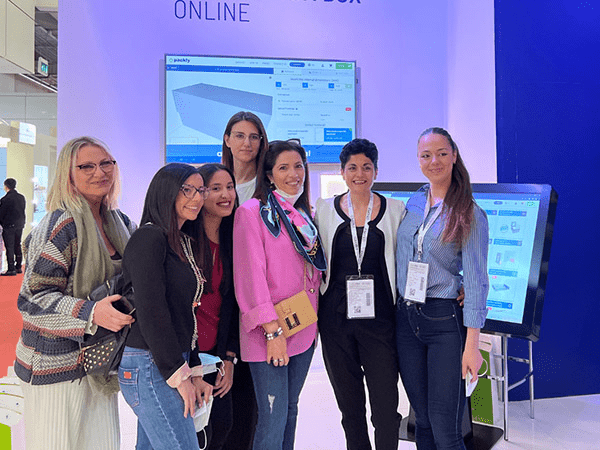 Ebrand gặp nhóm Packly