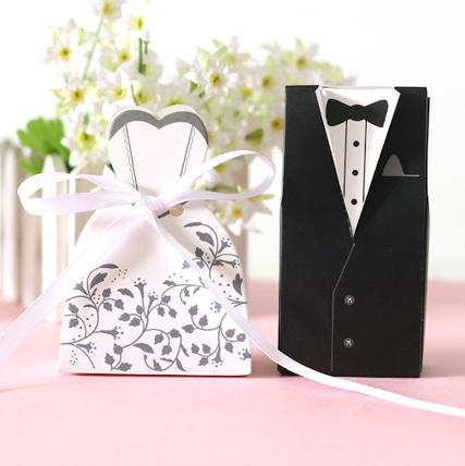 Hộp quà cưới hình bộ đồ cô dâu chú rể - Innhanmac