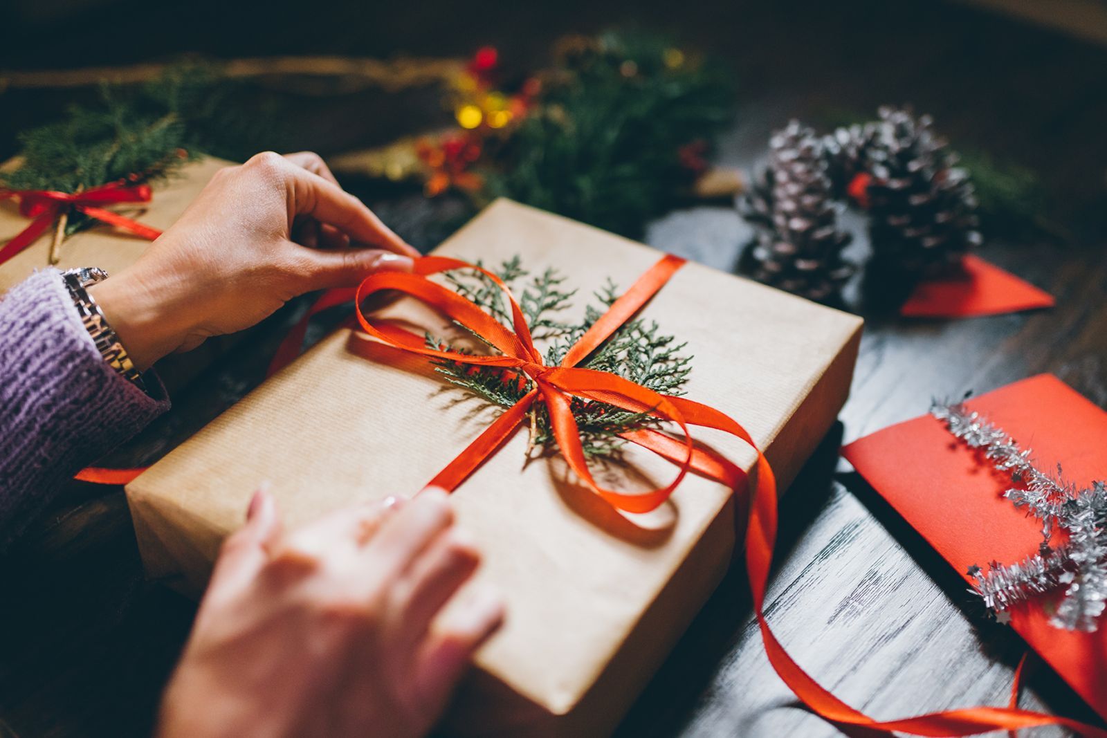 Hộp quà giáng sinh đơn giản mà thanh lịch