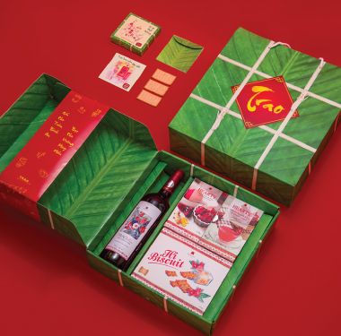 Hộp quà tết in sẵn sáng tạo theo hình ảnh chiếc bánh chưng xanh mang không khí mùa xuân tươi vui, rực rỡ