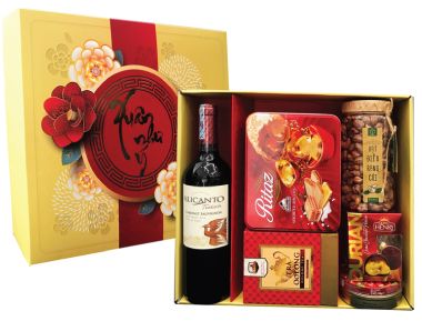 Hộp quà tết thư pháp mang giá trị truyền thống sâu sắc