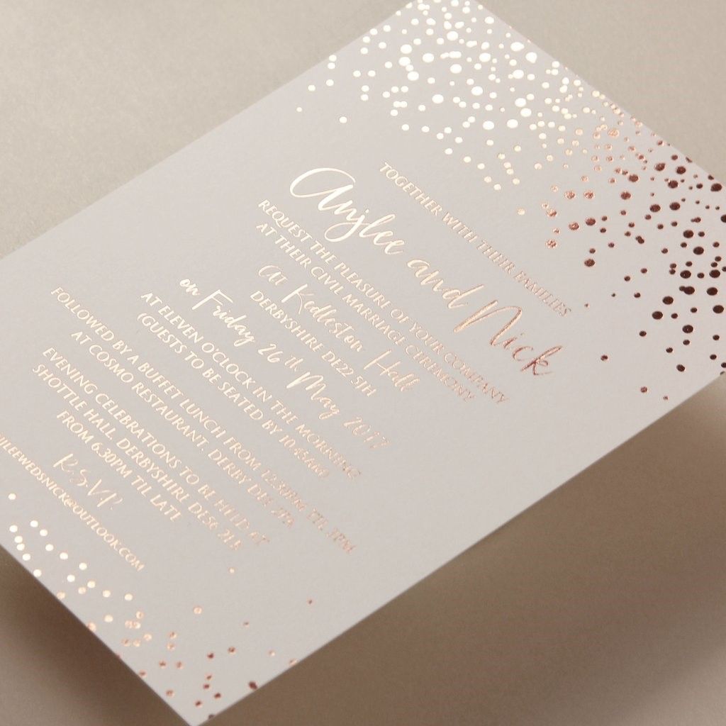 Nên ép kim hay in nhũ trong in ấn gia công thiệp cưới?