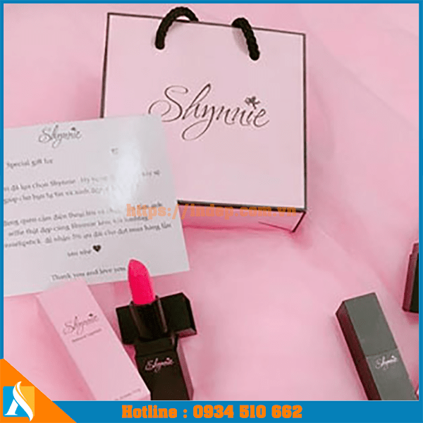 mẫu túi giấy đựng mỹ phẩm giá rẻ