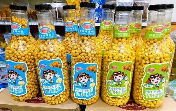 Tem dán cổ và thân chai nhựa đựng bỏng ngô