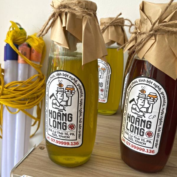 Nhãn mác chai mật ong bạc hà phong cách vẽ áp phích